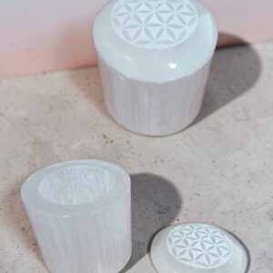 **Joyero de selenita redondo con tapa Flor de la vida 6cm x Ø6cm (Precio por unidad)