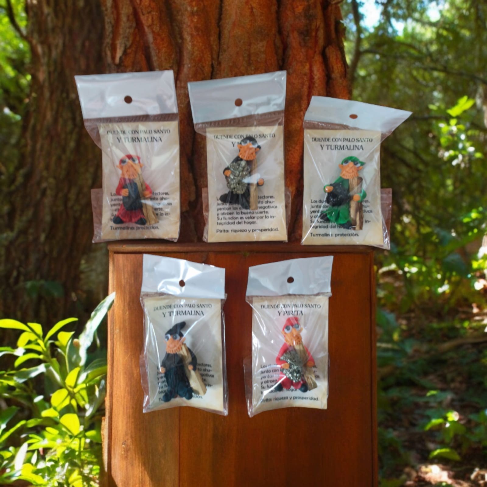 **Duende con Palo Santo/ turmalina o Pirita 5,5x3cm(Precio Unidad) Varios modelos y Colores