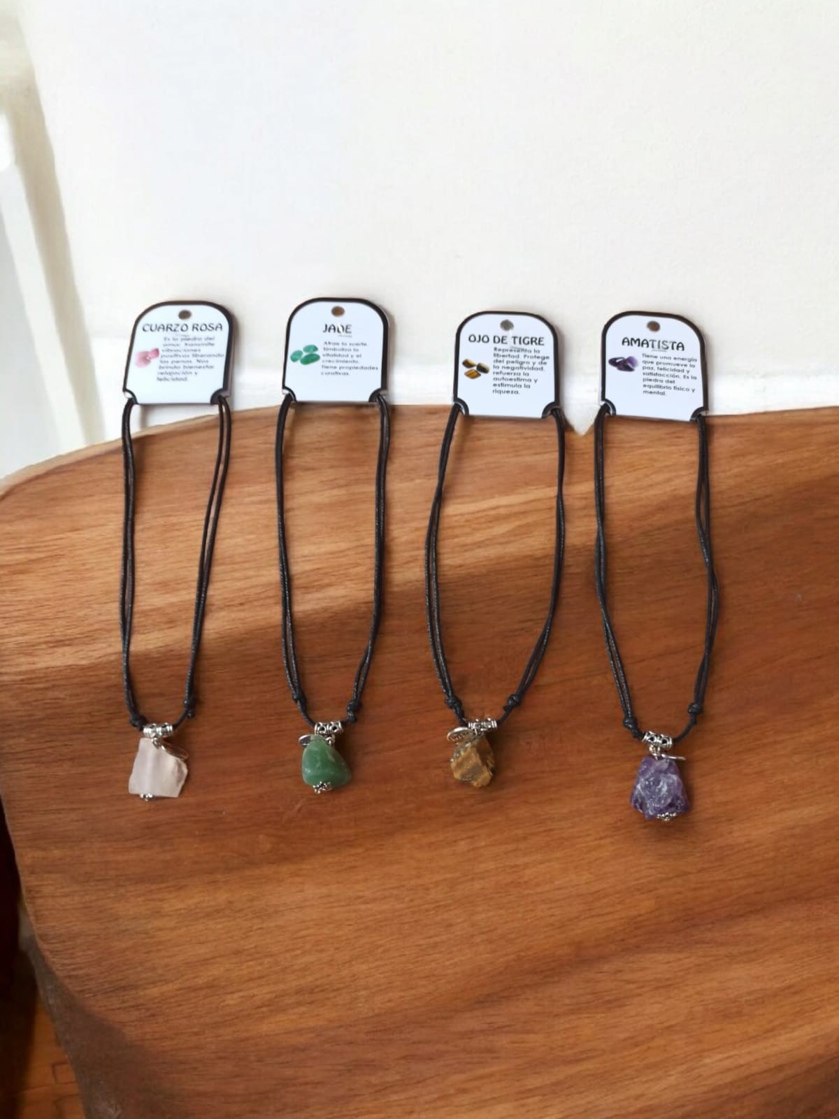 **Collar con Piedra Mineral (Precio Unidad) Variados